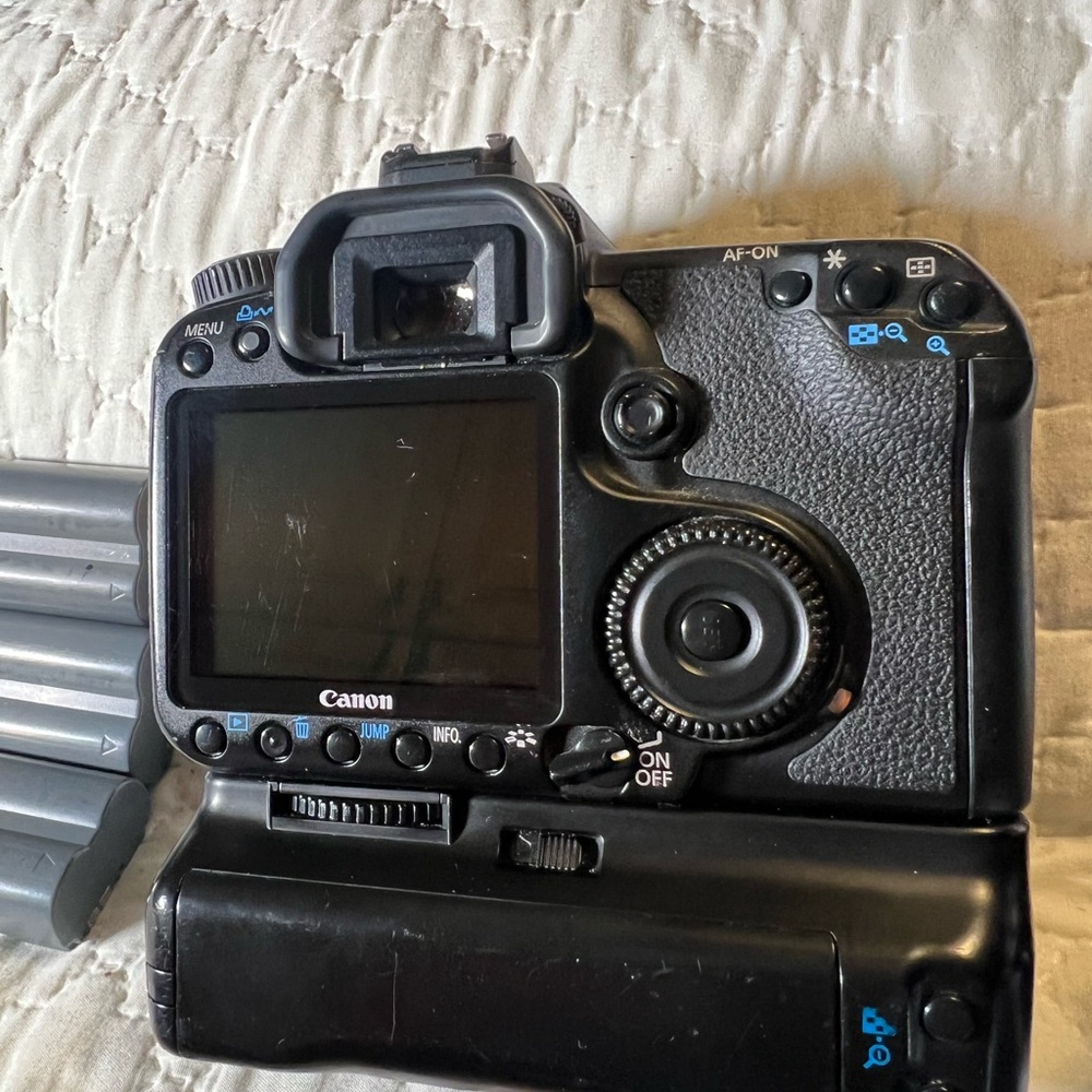 Canon EOS - 40D Bundle - Picture 2 of 5